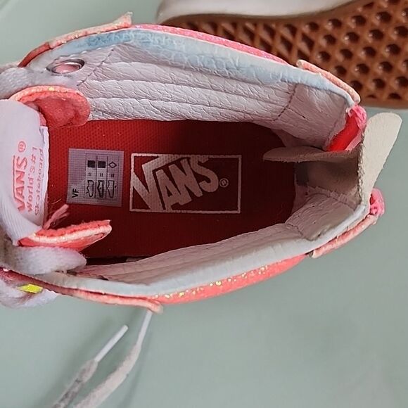 Vans Off The Wall Skateboard High Tops - Picture 8 of 9